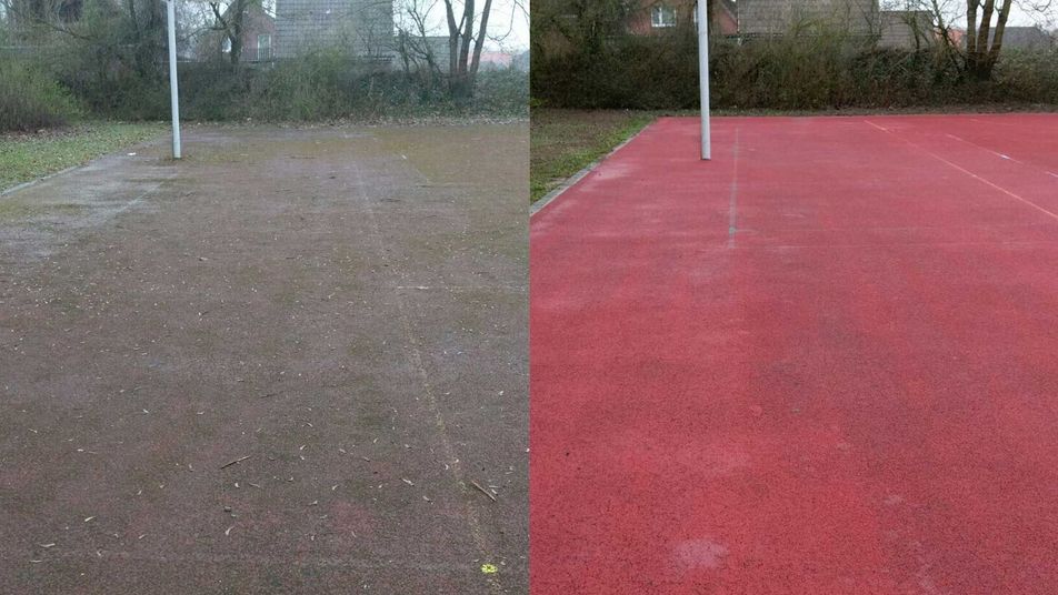 gereinigte Tartanbahn in rot neben ungereinigter Tartanbahn in grau